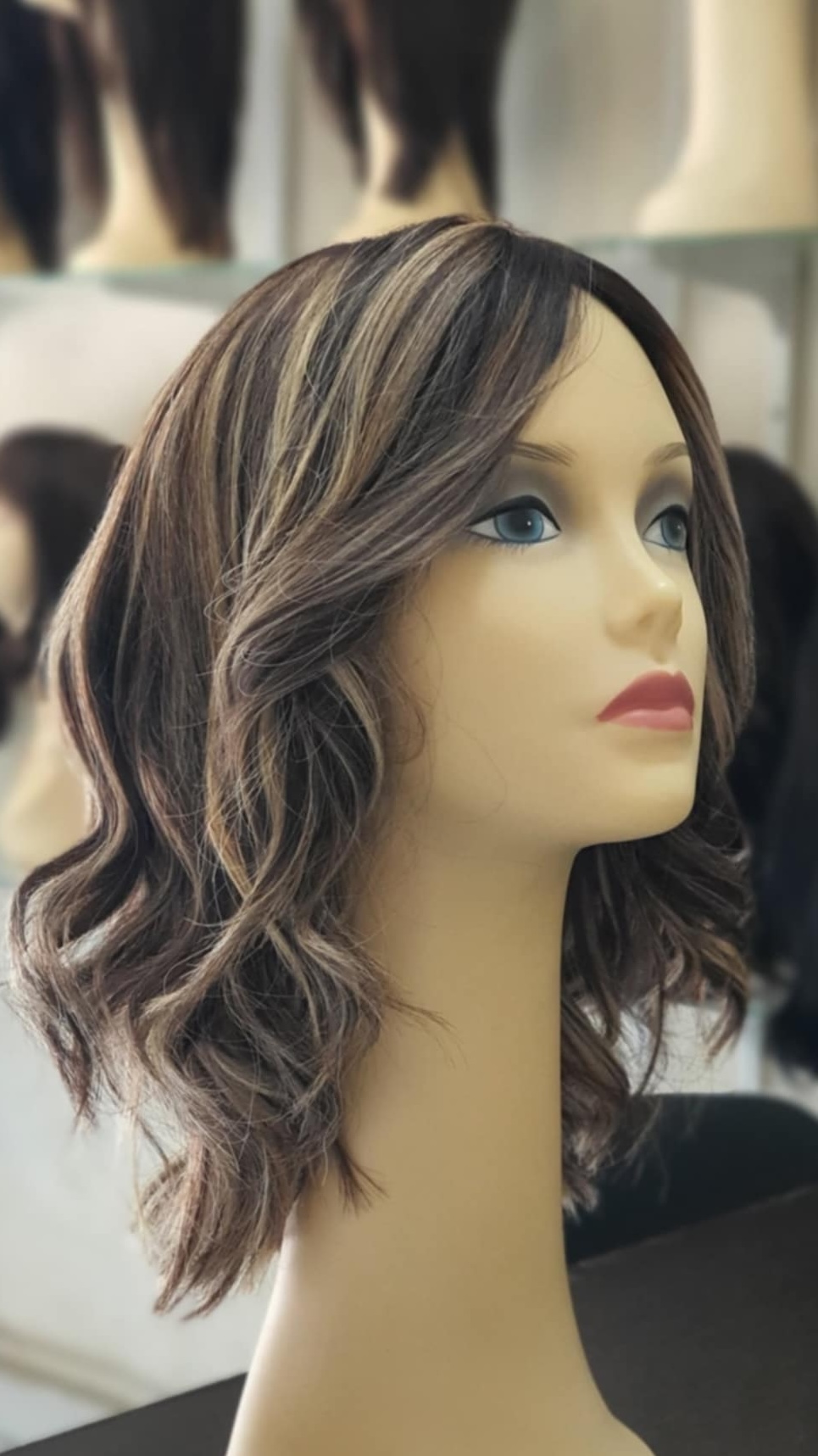 Peluca larga con mechas